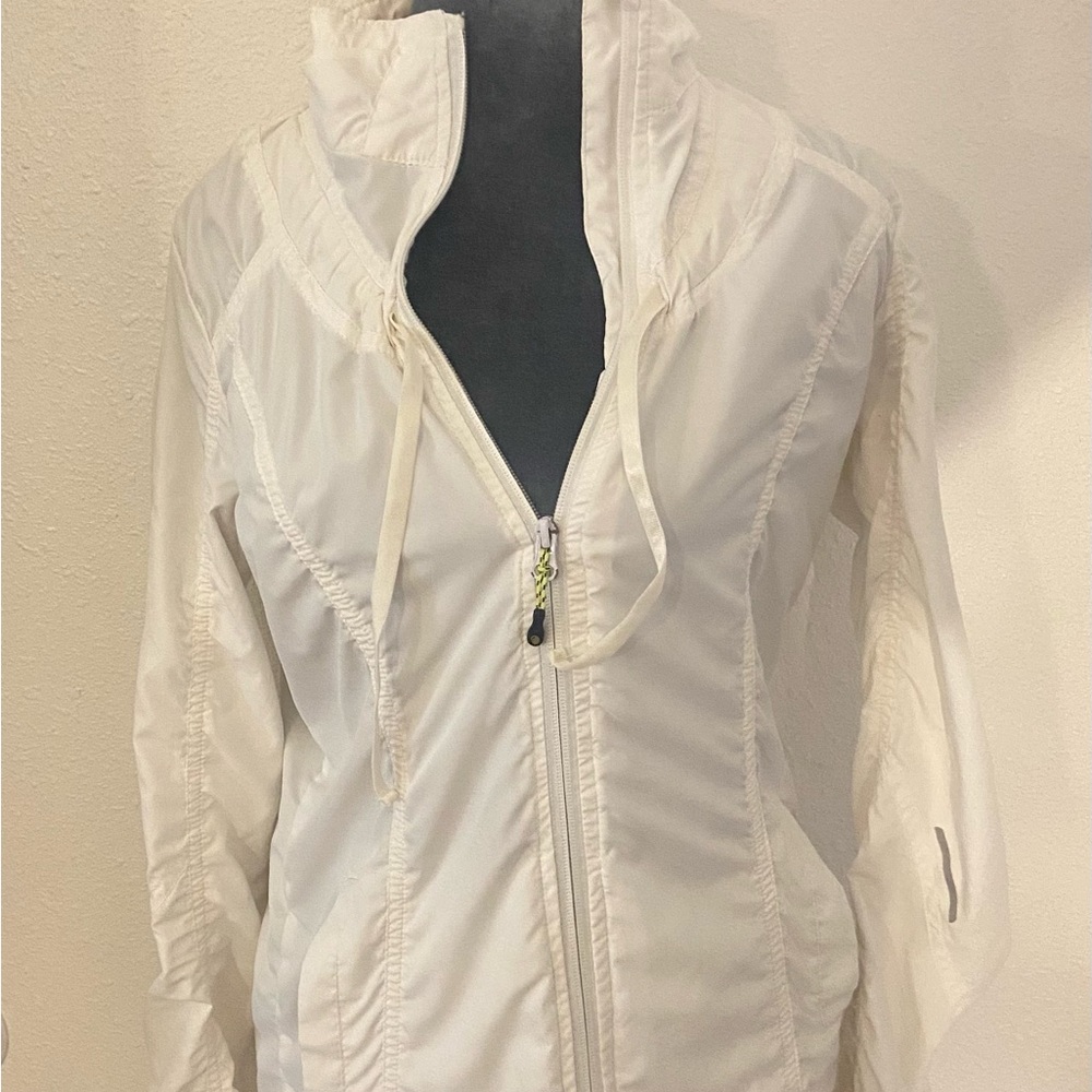 MPG Sport Light Weight Women's white windbreaker.